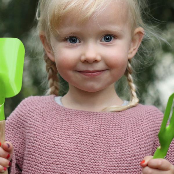 Erkunde die Grotten und den großen Bambuswald in diesem grünen Garten. Streichle die niedlichen Tiere im Streichelzoo oder erfreut euch an den schönen Blumen. Genieße mit deiner Familie einen herrlichen Urlaubstag unter freiem Himmel im LEGOLAND® Billund.