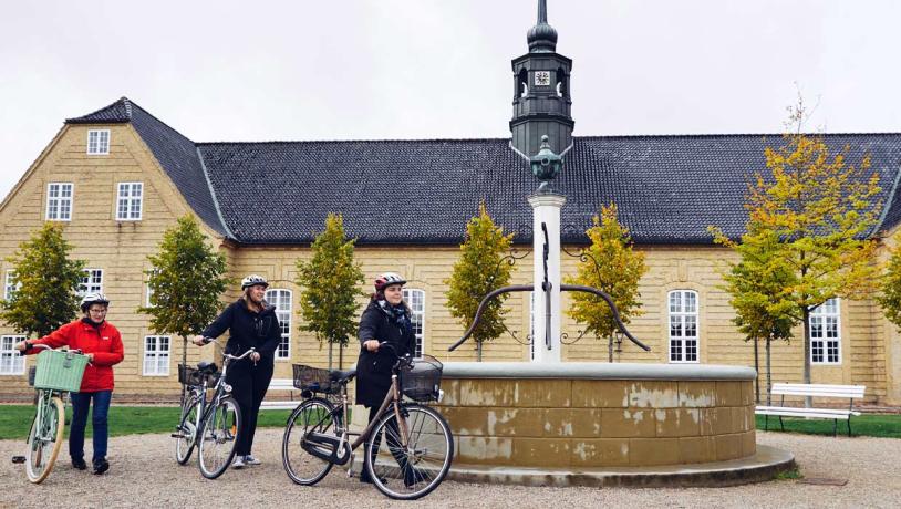 Paa cykel rundt i Christiansfeld