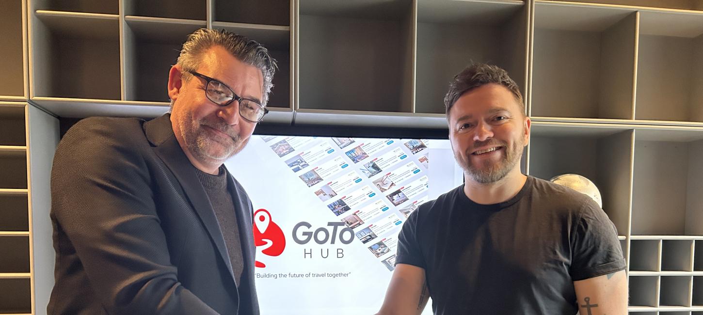 Håndtryk mellem Martin Perregaard-Bitsch, Direktør for Destination Trekantområdet og Dan Granath, CEO for GoTo HUB