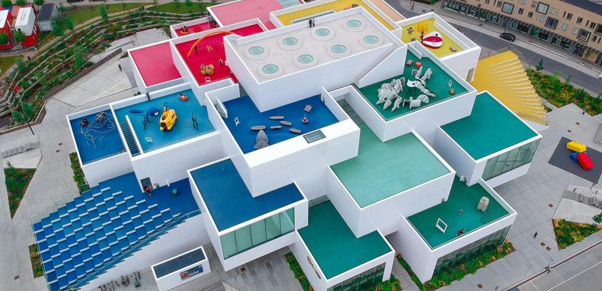 LEGO-House-oppe-fra-mange-klodser