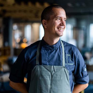 Chefkok Peter Rødsgaard staat voor een topbeleving in Restaurant Syttende in Sønderborg, Denemarken