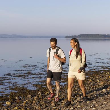 Wandel het Horsens Fjord rond in Denmarken
